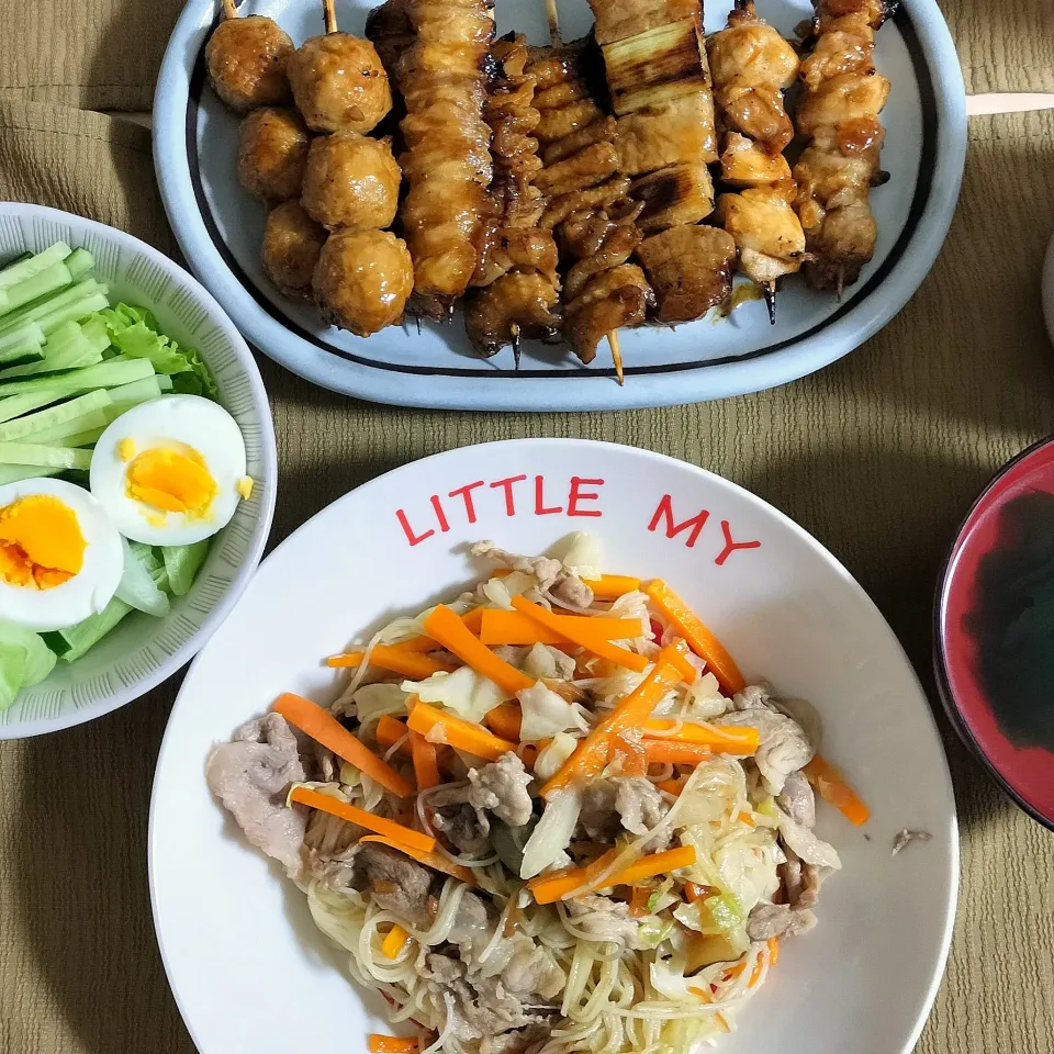 🌛*゜ビーフン / 焼鳥 / サラダ / 中華スープ|Ayakaさん