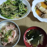 🌛*゜ネギトロ丼 / コマツナとモヤシの焼肉タレ炒め / ポテトサラダ（写真無し）/ お吸い物|Ayakaさん