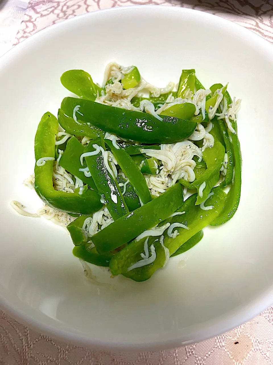 ピーマンシラスごま油和え|ネコさん