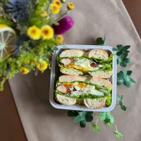 8/12❤︎甘辛ささみカツベーグルサンド弁当🥯

お盆休みですが今日から三連勤🙇‍♀️
忙しくないと良いな…

＊ケポベーグルプレーン
＊甘辛ささみカツ
＊ 半熟たまこ
＊ フリルレタス･キャベツ
＊ 私弁当|Makinsさん