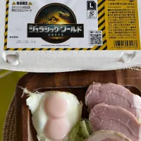 朝食に双子目玉焼きつくってみた！ジュラシックワールド公開記念パッケージの白卵&平田牧場の日本の米育ち三元豚極みロースハム|mimoさん
