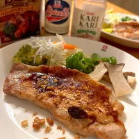 ハニーBBQソースとカリカリココナッツのポークソテー🥥