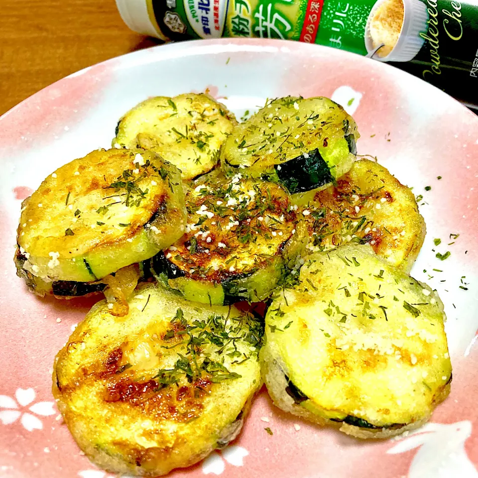 ズッキーニのカリカリ焼き🍀|まいりさん
