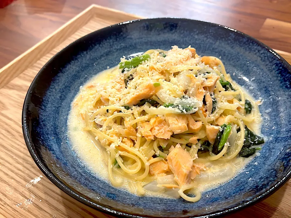 鮭とほうれん草のクリームパスタ|こじめろ。さん