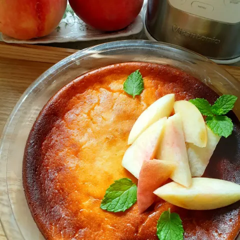 「ヨーグルトメーカー（VYG-60）」を使ってみたSnapdishの料理・レシピ写真:ヨーグルトケーキと白桃🍑