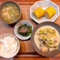 夜ご飯(キャベツと鶏むねの麺つゆマヨ炒め、ツルムラサキのおひたし、とうもろこし、レタスたまごスープ)|cocomikaさん