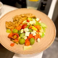 Homemade Greek Salad|Zhen Zhenさん
