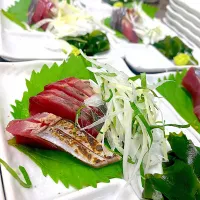 鹿児島産星ガツオのタタキは1皿税込350円😆| shikaさん
