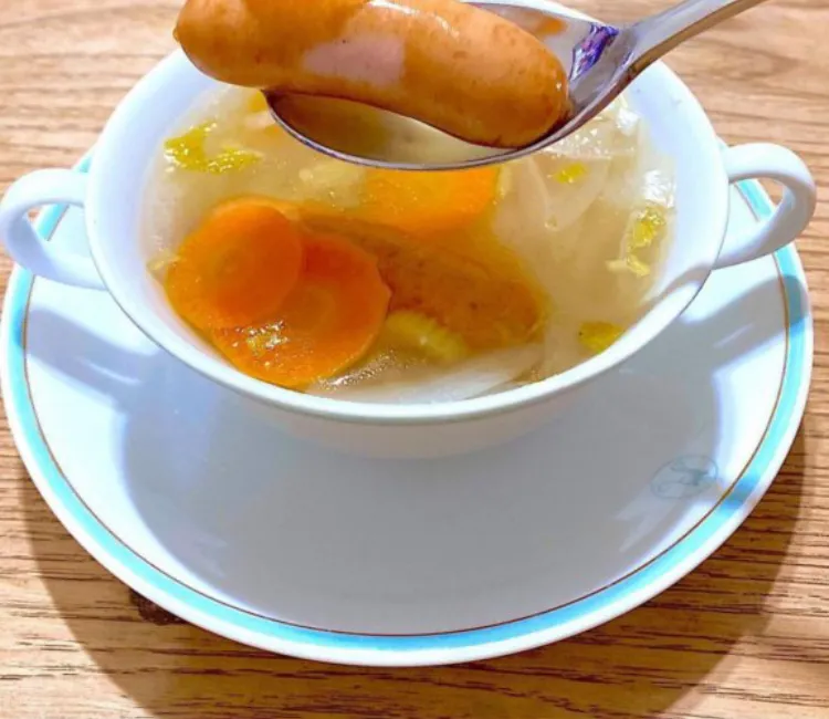 「シャウエッセン」
野菜スープを コトコトに保ち
ソーセージを入れて 8分🌭
パンドミのカレートーストと
サラダを添えて 朝ごはん💦|ばくあんしゃさん