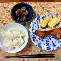 朝ごはん🍚鮭とだし巻き卵|おさむさん