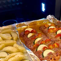 ニトリWできたてシェフレンジで2品同時
調理 スパイシーポーク焼きと味付けポテト焼き|akikoさん