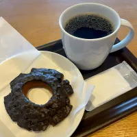 チョコレート オールドファッションドーナツ w/ ドリップコーヒー|T. Wonderさん