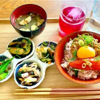 茄子の中華和え、白菜赤紫蘇サラダ、オクラ、切り干し大根酢の物、納豆ご飯|Hiroeさん