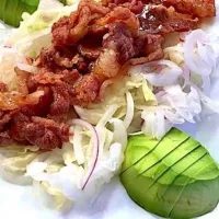 「牛肉のサラダ」
甘辛く炒めた牛コマ肉に
オニオンサラダとアボカドを
混ぜ合わせながら 昼飲み🍺
パンドミのチーズトーストと
野菜スープを添えて昼ごはん💦|ばくあんしゃさん