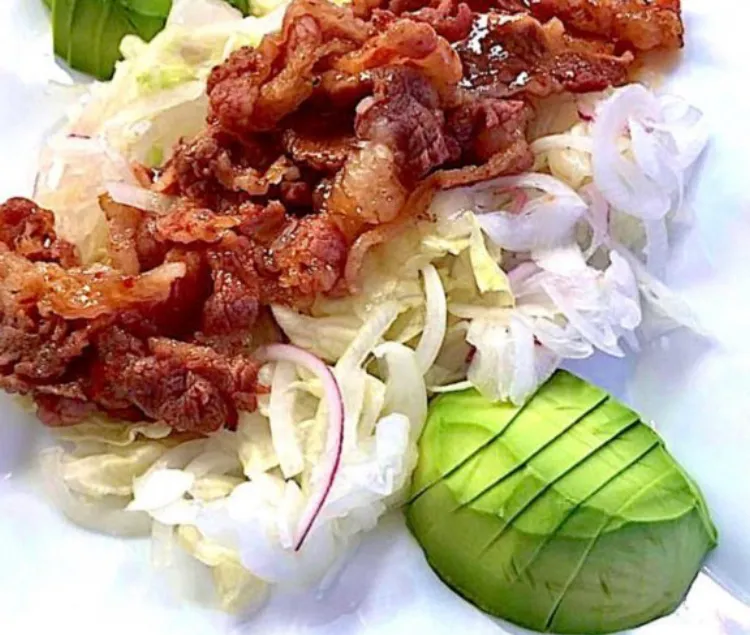 「牛肉のサラダ」
甘辛く炒めた牛コマ肉に
オニオンサラダとアボカドを
混ぜ合わせながら 昼飲み🍺
パンドミのチーズトーストと
野菜スープを添えて昼ごはん💦|ばくあんしゃさん