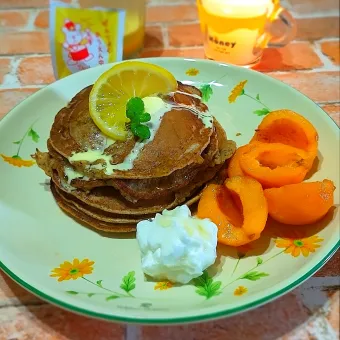 Snapdishの人気料理写真:m.rafuさんの息子ちゃんが作ったミルクティーパンケーキ🥞