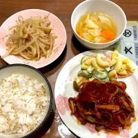 ハンバーグ　マカロニサラダ　野菜スープ　もやしのナムル|おさむん17さん