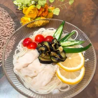 サラダチキンと夏野菜のレモン素麺|ショコラさん