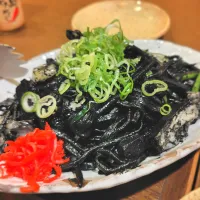 まっくろイカスミ焼きそば〜v(^o^)＠ちゃんぷる家さん