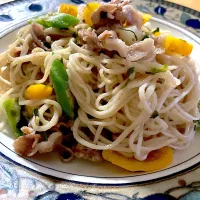 お蕎麦で和風パスタ〜豚肉とパプリカ、オクラ、しめじ。|さくたえさん