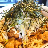 【夏季、昼夜各15食限定】 
【食べログ TOP 5000】 
中華そば しながわ 
冷たい肉そば (1,200円) 
＋ネギ増し (50円) 
@要町4分 
(JR池袋駅から徒歩15分) 
25215
〈醤106塩31噌󠄀17タ8昆9出11F12
冷18混2つ1〉