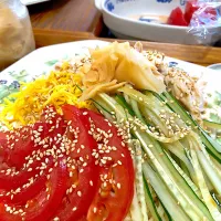 普通の冷やし中華製作中|Cuisineさん