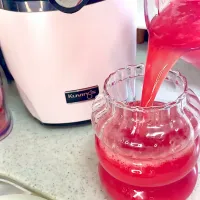 スイカの生搾りジュース絞りました(∩´͈ ᐜ `͈∩)🍉🌳🍉✨️
(コールドプレスジュース)