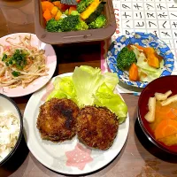 メンチカツ　余り野菜の味噌汁　蒸し野菜の味噌ドレ　マーミナーチャンプルー|おさむん17さん