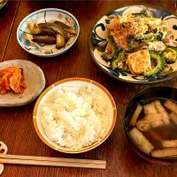 晩ごはん♯ゴーヤチャンプル♯自家製キムチ|小松菜さん