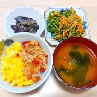 2025 0813　ツナそぼろ　豆苗の塩昆布ナムル　蒸しなすの白だし和え　かぼちゃとわかめのお味噌汁|いもこ。さん
