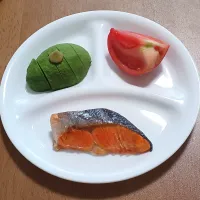 アボカドの刺身、トマト、塩鮭|ナナさん