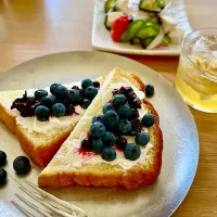 朝ごはん　カシス&ブルーベリー🫐|kaeさん