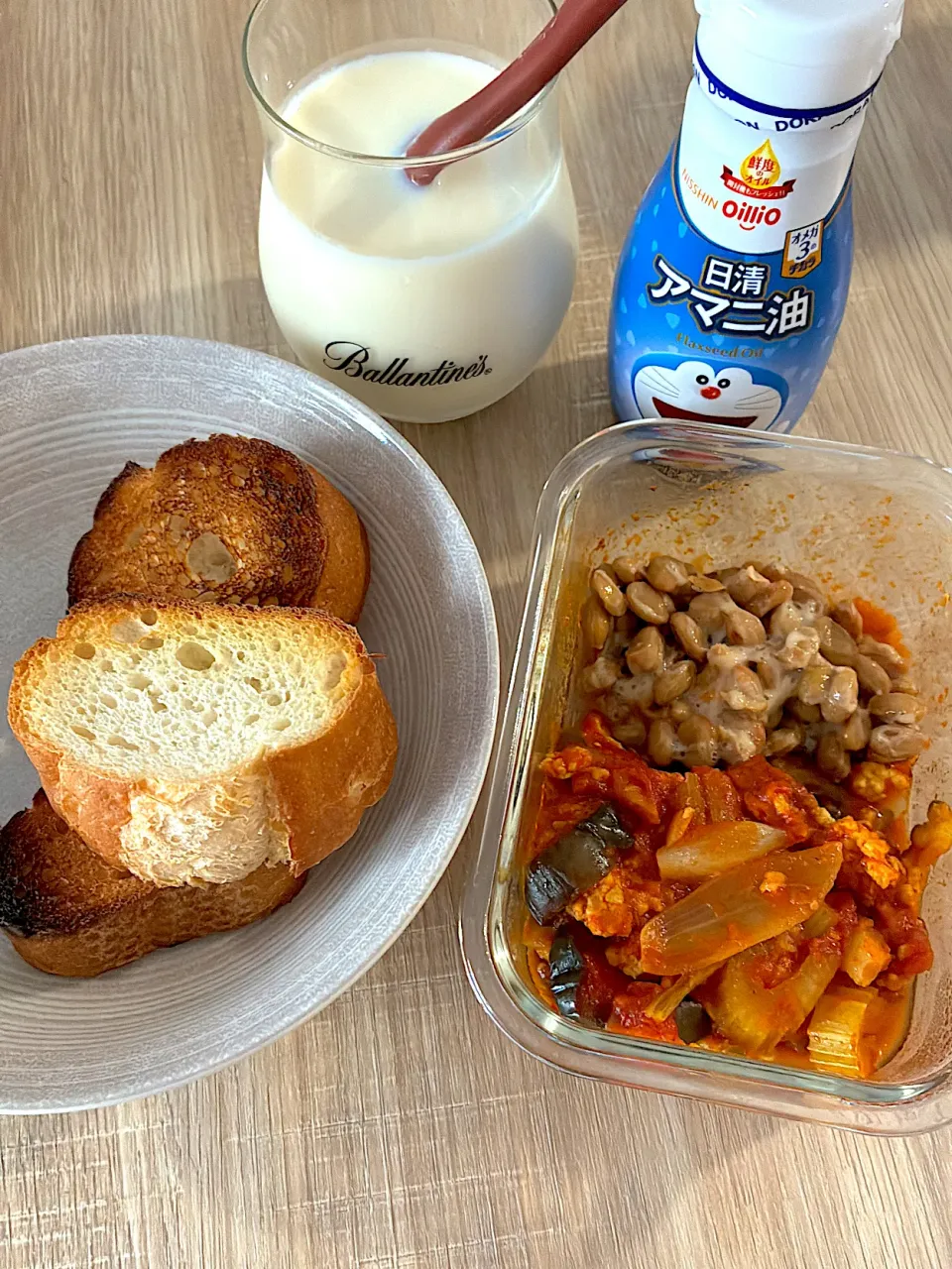 夏カレー（余り）、納豆、バゲット3切れ（50g）、豆乳ラッシー、アマニ油|みかふく_食生活見直し保健師ごはん。さん