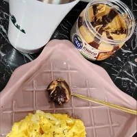 Butter scrambled eggs iced latte +seasalt peanut butter chocolate 😋🤤🍫🥜very addictive 🥲🤤|🍒lynnlicious🍒さん