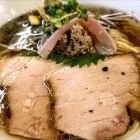 【1日30食限定】 
【2023年12月移転、間借り営業】 
R+ 隠れ家すぎるラーメン屋
東京ブラック塩
〜BLACK AMBIVALENCE〜
(1,500円)
＋生卵付き (別椀、120円) 
@池袋5分
25216
〈醤106塩32噌󠄀17タ8昆9出11F12
冷18混2つ1〉| 大脇さん