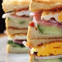 「Sandwich grillé」🍞
11mmでスライス
具材は先に用意しておきます
アラジンで4枚づつトースト
からしマヨとバター、塩胡椒
ハイボール✖︎2を添えて
トーストサンドイッチランチ| ばくあんしゃさん