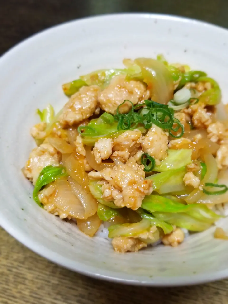 パパ作👨鶏ひき肉とキャベツの甘辛丼|ぱんだのままんさん