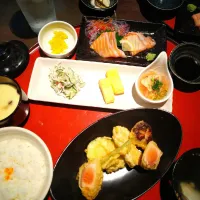 サーモン料理専門店|うたかた。さん