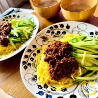 ジャージャー麺
