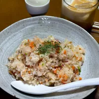 残ったご飯で混ぜただけ鮭ピラフ|ichiさん