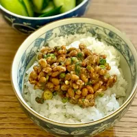 「納豆ごはん」🍚
浅漬け、オクラの味噌汁
出汁巻き玉子、冷奴を添えて
朝ごはん💦|ばくあんしゃさん