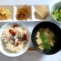 お盆の朝ごはん、フジッコのきんとき豆🫘入れて炊飯ジャーで炊くだけ、おふかし|いーのさん