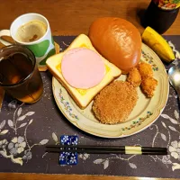 ハムチーズトースト、苺ジャムパン、コロッケ&うずらの卵フライ、ホットコーヒー、六条麦茶、バナナ(朝ご飯)|enarinさん