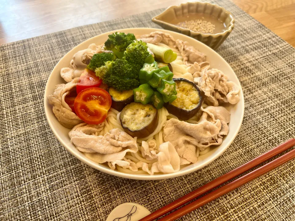 胡麻だれでいただく夏野菜たっぷりひやむぎ|かぼちゃんさん