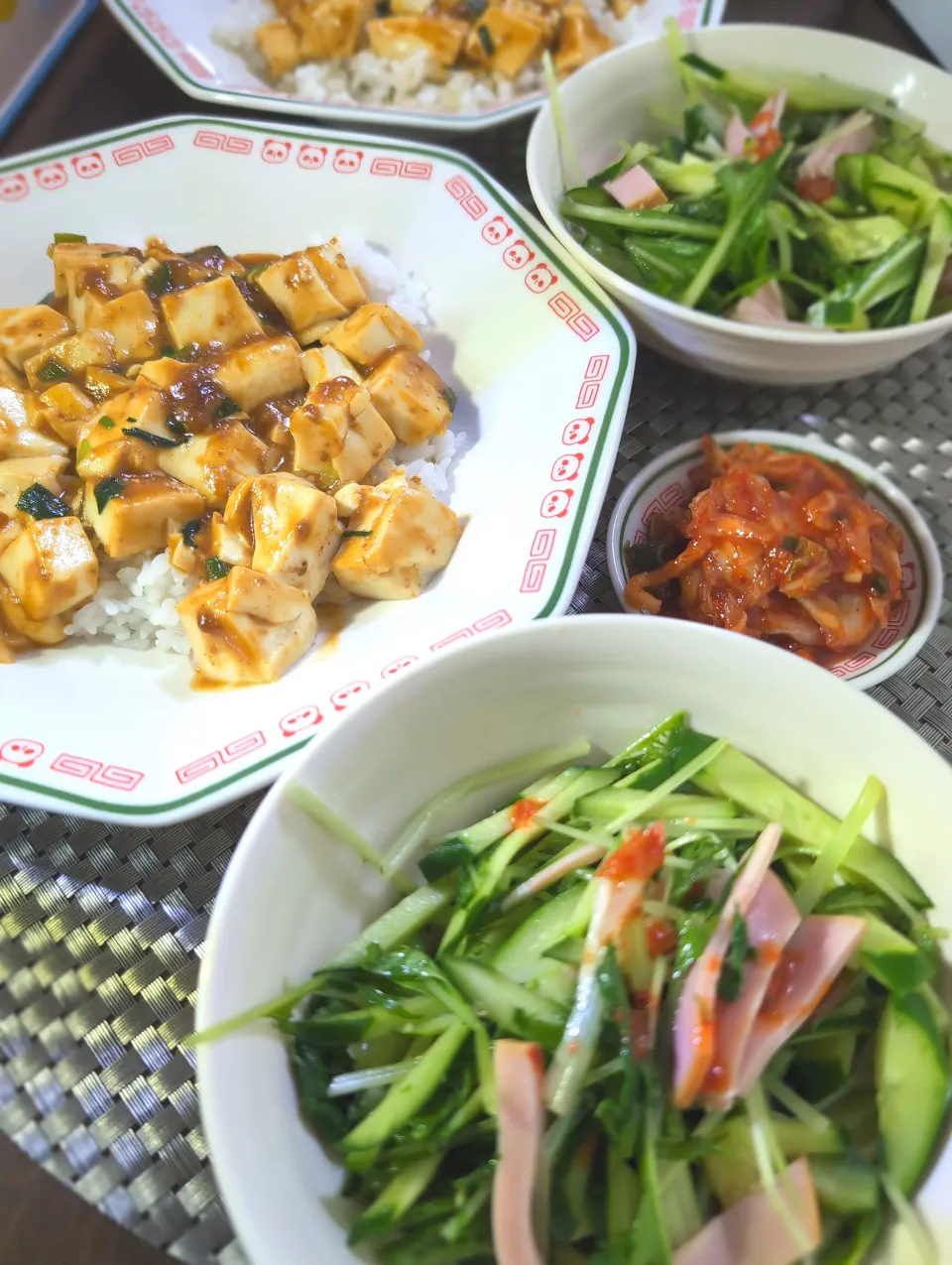 麻婆豆腐丼＆水菜とキュウリのサラダ|テケテケさん