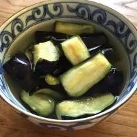 「茄子の浅漬け」🍆
ヒジキの炒り煮、冷奴、
小松菜と油揚げの味噌汁
生卵を添えて 朝ごはん🍚|ばくあんしゃさん