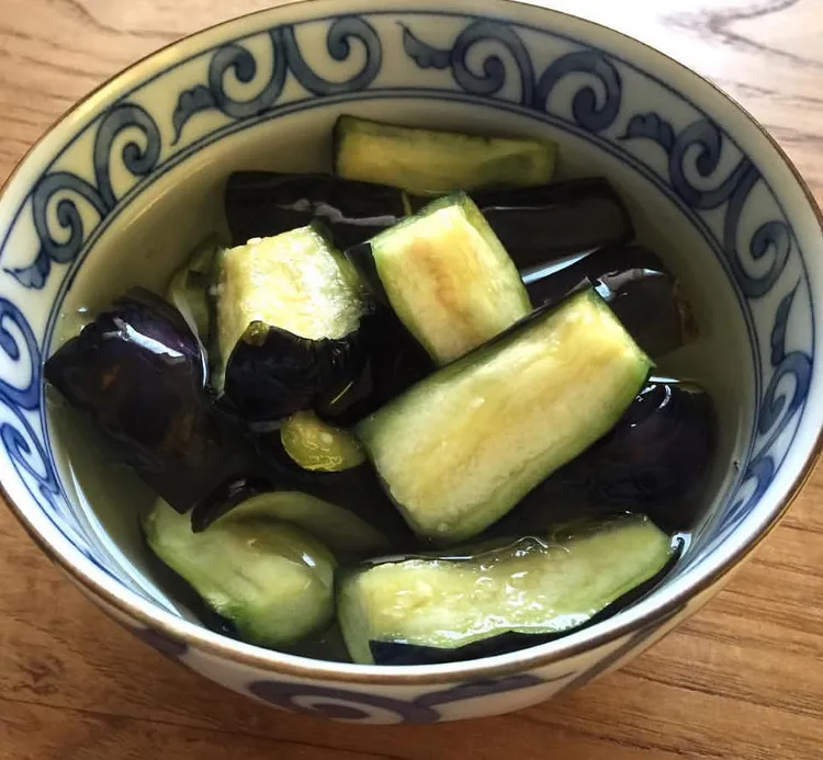 「茄子の浅漬け」🍆
ヒジキの炒り煮、冷奴、
小松菜と油揚げの味噌汁
生卵を添えて 朝ごはん🍚|ばくあんしゃさん