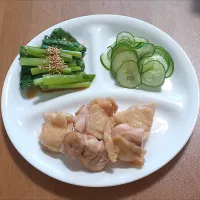 小松菜のお浸し、きゅうりの酢の物、鶏肉のクレイジーソルト焼き|ナナさん