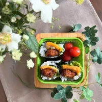 8/17❤︎私の若鶏甘酢から揚げたまご焼きおにぎらず弁当🍙
お仕事行ってきまーす！

＊ 若鶏甘酢から揚げ
＊ たまご焼き
＊ 巻くだけおにぎらず|Makinsさん