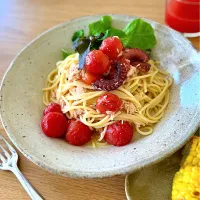 お昼ごはん　タコとトマトの冷製パスタ🍴